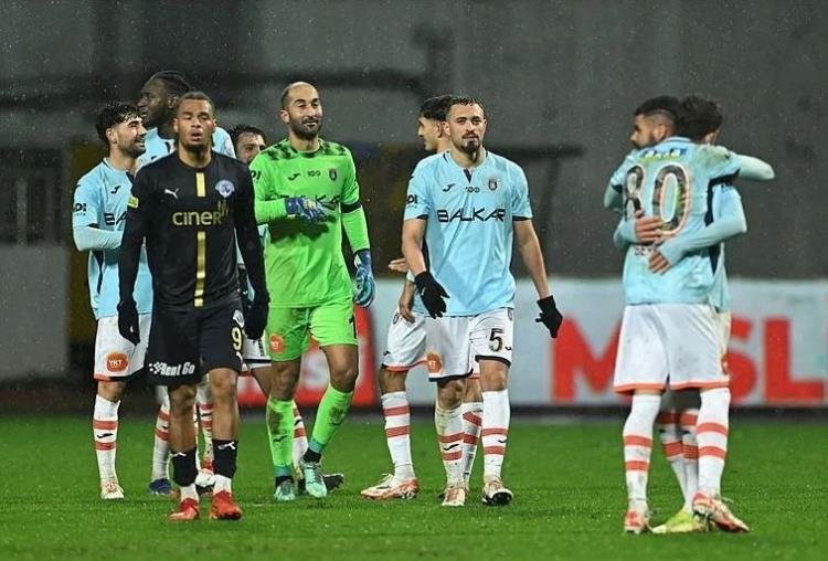 <p>5. Başakşehir FK: 343.473.095 - 446.515.024</p>
