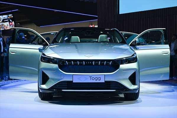 <p><strong>TRUMORE DÜNYASIYLA BAĞLANTILI BİR DENEYİM</strong></p>
<p>Kullanıcılar T10X'te olduğu gibi T10F cihazında da Togg'un mobilite deneyimini yeniden tanımladığı Trumore mobil uygulamasıyla bağlantılı bir deneyim yaşayacak.</p>
