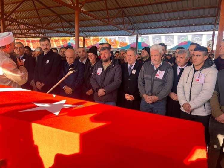 <p>Çok sayıda vatandaşın katıldığı cenaze törenine, şehidin Libya’da görev yapan kardeşi P. Uzm. Çvş. Adem Gülmez de katıldı.</p>
