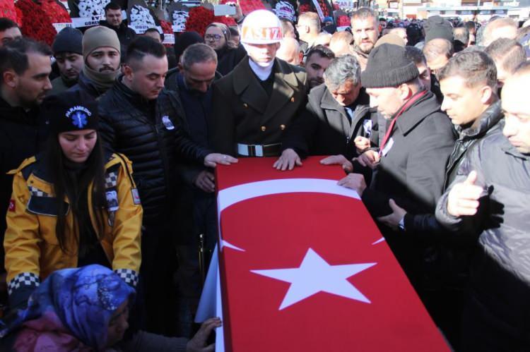<p>Şehit Piyade Uzman Çavuş Ahmet Köroğlu’nun naaşı dün akşam askeri uçakla Ordu-Giresun Havaalanı'na oradan ise karayolu ile memleketi Giresun’un Görele ilçesine getirildi.</p>
