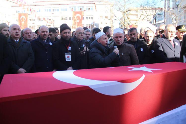 <p>Irak’ın Kuzey’inde yürütülen Pençe-Kilit Operasyonu'nda bölücü terör örgütü üyelerinin hain saldırısı sonucu şehit olan Piyade Uzman Çavuş Ahmet Köroğlu memleketi Giresun’un Görele ilçesinde son yolculuğuna uğurlandı.</p>
