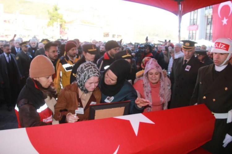 <p>Pençe-Kilit Operasyon bölgesinde, bölücü terör örgütü mensupları tarafından yapılan sızma girişiminde çıkan çatışmada 9 asker şehit oldu. Ordu nüfusuna kayıtlı İstihkam Sözleşmeli Er Murat Atar da (22) çatışmada şehit düştü. Atar’ın cenazesi dün (13 Ocak) Şırnak’ta yapılan askeri törenin ardından aynı gün Samsun-Çarşamba Havalimanı’na getirildi.</p>