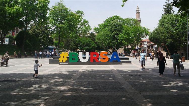 <p><strong>BURSA</strong></p>

<p>Kadınlarda ortalama yaşam süresi: 81,0</p>

<p>Erkeklerde ortalama yaşam süresi: 75,5</p>

<p>Ortalama: 78,2</p>
