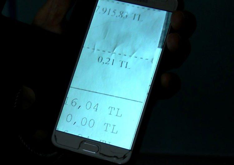 <p> En azından şunu demek istiyoruz tüketicilerimize, böyle cep telefonu, bilgisayar aldıkları zaman, poşet ihtiyaçları olmadığını, çıplak olarak almalarını en azından istiyoruz, yani 21 kuruşluk bir poşet nedeniyle bu haktan mağdur olmaları yani düşünülemez. Bu nedenle bu konunun bir an önce çözülmesi ve bu mağduriyetlerin giderilmesini istiyoruz. Şimdi bu bir tüketici işlemi değil.</p>
