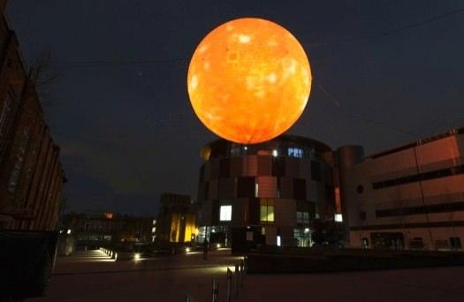 <p>İstanbul Medipol Üniversitesi İşletme ve Yönetim Bilimleri Fakültesi Öğretim Üyesi Prof. Dr. Serhat Yüksel ise nükleer füzyon enerjisinin faydalarından bahsederek, "Öncelikle, bu füzyon enerjisinde hidrojenin doğal izotopları kullanılmaktadır.</p>
