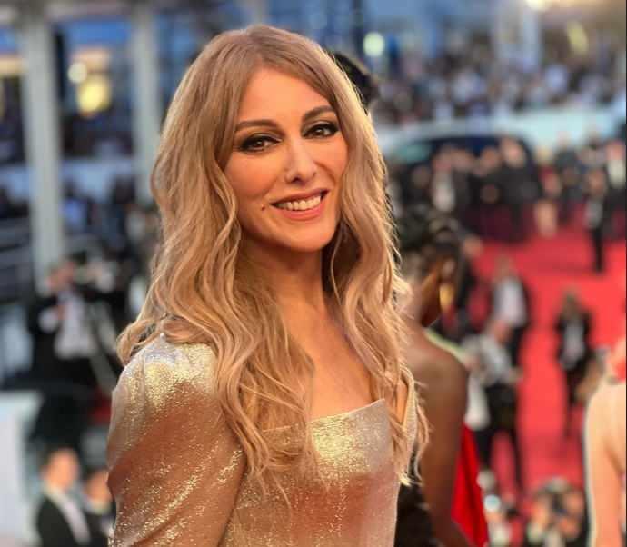 <p><span style="color:#FF0000"><strong>"HAYRANI OLDUĞUM SANATÇIYA BUNU YAKIŞTIRAMADIM"</strong></span></p>
<p><span style="color:#000000"><strong>Tekindor'un diyaloglarını doğru bulmayan bir başka seyirci ise olayı sosyal medyaya taşıyarak "Oyun sırasında 3. sıradaki kadınla diyaloğa girdi. Hanımefendi çekmediğini söyledi. Görüyorum çekiyorsunuz diye konuşmasını sürdürdü. Bu nasıl seyirciye saygı anlamıyorum. Bunlar asla yaşanmayacak şeyler.</strong></span></p>