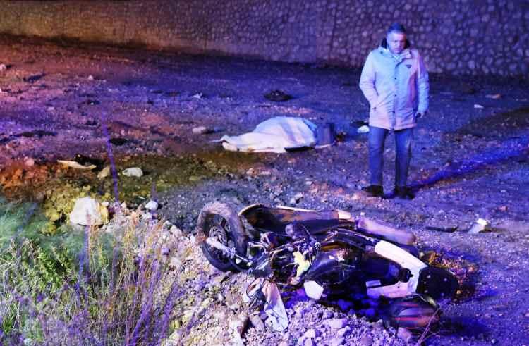 <p>Motosiklette bulunan yaralı C.Y. (26) ambulansla hastaneye kaldırıldı. Hafif ticari araç sürücüsü, gözaltına alındı. Olay yerine gelen Bodrum Cumhuriyet Savcısı olayla ilgili soruşturma başlattı.</p>