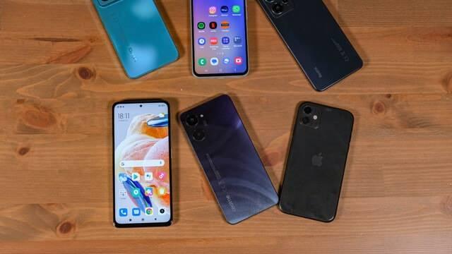 <p>Uzun bir süredir kan kaybeden bu sektör yavaş yavaş toparlanmaya girerken, yalnızca Apple'ın yükselişi değil Çinlilerin, Güney Koreli devden pazar payı çalması da Samsung'un önündeki önemli engellerden bir tanesi oldu.</p>
