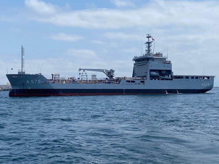 <p><strong>TCG ÜSTEĞMEN ARİF EKMEKÇİ-</strong></p>

<p> </p>

<p>106. metre uzunluğundaki lojistik destek gemisi olan TCG Üsteğmen Arif Ekmekçi'nin genişliği 16.8 metre olarak kayıtlara geçti.</p>

<p> </p>

<p> </p>
