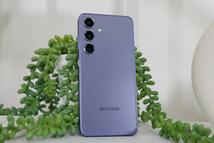 <p>Bu özellik, bir dizi yapay zeka özelliği ve yedi yıllık güncellemelerle birlikte gelen Samsung'un yeni piyasaya sürülen Galaxy S24 serisinde destekleniyor.</p>
