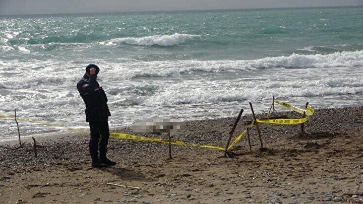 <p>Antalya'nın Aksu ilçesinde 5 yıldızlı bir otelin sahilinde erkek cesedi bulundu. Böylece son 5 günde Antalya sahillerinde bulunan ceset sayısı, 6'ya yükseldi.</p>
