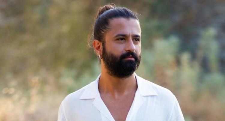 <p><strong>Şimdilerde sesi ile oldukça başarılı olan ve konserden konsere koşan Avcı, eski hali ile gündem oldu.</strong></p>
<p> </p>