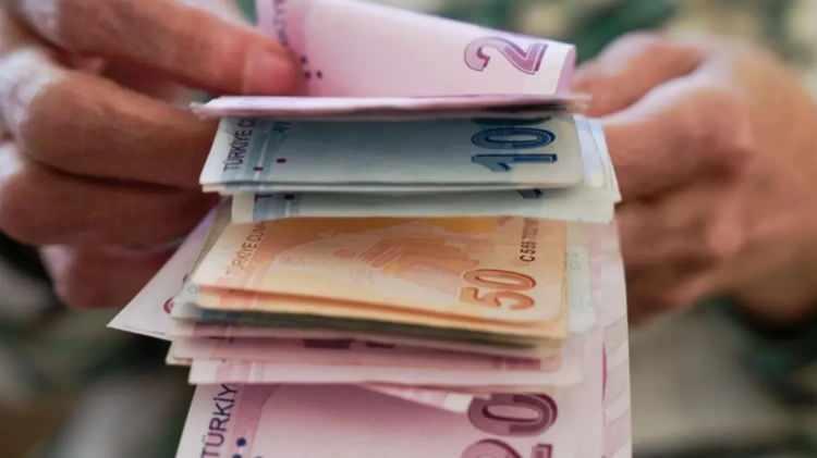 <p><strong>DENİZBANK-</strong></p>

<p> </p>

<p>Emekli maaşını DenizBank'tan 3 yıl süre ile alma sözü veren emeklilere 5.000 TL'ye varan promosyon fırsatı sunuluyor. Maaş tutar aralığı 0 - 3.499 TL olana 3.000 TL, 3.500 TL - 7.499TL olana 3.500 TL, 7.500 TL - 9.999 olana 4.500 TL ve 10.000 TL üzeri olana 5.000 TL ödeniyor.</p>
