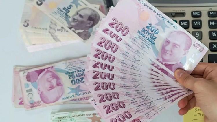 <p>Promosyon Taahhütnamesi’nin imzalanması sonrasında ek bir koşul olmadan; bir aylık net gelir 3.499 TL'ye kadarsa 4.500 TL; 3.500 TL-7.499 TL arasındaysa 5.250 TL; 7.500 TL- 9.999 TL arasındaysa 6.750 TL; 10.000 TL’ nin üzerindeyse 7.500 TL nakit promosyon ödenir.</p>