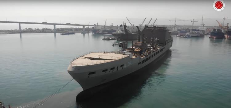 <p><strong>TCG DERYA DEMİSİ-</strong></p>
<p> </p>
<p>Denizde katı ve sıvı ikmal yapabilen TCG Derya gemisinin uzunluğu 194.8 metre, genişliği ise 24.4 metre.</p>
<p> </p>