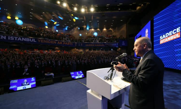 <p>AK Parti'nin İstanbul'daki ilçe belediye başkan adaylarının tanıtımının yapılacağı program, Cumhurbaşkanı ve AK Parti Genel Başkanı Recep Tayyip Erdoğan'ın katılımıyla başladı.</p>

<p> </p>
