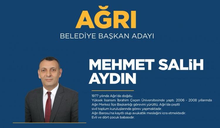 <p><strong>AĞRI</strong></p>

<p>AK Parti Ağrı Belediye Başkan Adayı M. Salih Aydın</p>

<p><strong>M. SALİH AYDIN KİMDİR?</strong></p>

<p>Ağrı Belediye Başkanlığı için Ak Parti’den aday adaylığını açıklayan Avukat Mehmet Salih Aydın, sadece bir hukukçu ve siyasetçi olarak değil, aynı zamanda demokrat ve toplumsal olaylara ve değerlere duyarlı bir isim olarak dikkat çekiyor</p>

<p>01.01.1977 tarihinde Ağrı Merkez’de dünyaya gelen Mehmet Salih Aydın, evli ve dört çocuk babasıdır. İlköğrenimine Ağrı 15 Nisan İlköğretim Okulu’nda başlayan Aydın, lise eğitimini Ağrı İmam Hatip Lisesi’nde tamamladı.</p>

<p>Eğitim hayatının önemli bir dönemeç noktasını oluşturan lisans eğitimini Ankara Üniversitesi Hukuk Fakültesi’nde başarıyla tamamlayan Aydın, hukuk alanındaki bilgisini ve deneyimini bu temel üzerine inşa etti. Yüksek lisansını ise İş Sağlığı ve Güvenliği alanında tamamlamış, bu alandaki uzmanlığıyla da öne çıkmıştır.</p>

<p>Avukatlık kariyerine 2000 yılında başlayan Aydın, uzun yıllar boyunca serbest avukatlık mesleğini yerine getirerek bölgesinde önemli bir hukuki aktör haline geldi. Bu süre zarfında, 2012-2018 yılları arasında Türkiye Barolar Birliği Ağrı Delegesi olarak görev alarak, bölgesel düzeydeki hukuki konulara aktif katılım sağladı.</p>

<p>Aydın, 2018-2022 yılları arasında Ağrı Baro Başkanı olarak seçildi ve 4 yıl boyunca çok başarılı bir Baro Başkanlığı yürüttü. Hukuki deneyimi ve liderlik vasıflarıyla Ağrı’nın hukuki sorunlarına çözüm arayan bir yaklaşım sergiledi.</p>

<p>Ağrı Barosuna mükemmel bir hizmet binası da kazandıran Aydın, halen Türkiye Barolar Birliği Yönetim Kurulu Yedek Üyesi olarak görev yaparak, ülke genelindeki hukuki meselelere katkıda bulunuyor.</p>

<p>Ağrı’nın içinde bulunduğu sorunlara çözüm aramak amacıyla Ağrı Sivil Toplum Platformu’nda 2018-2023 yılları arasında Platform Başkanı olarak görev alan Aydın, şehrin sosyal ve ekonomik kalkınması için çalışmalara aktif rol almıştır.</p>

<p>2006-2008 yılları arasında AK Parti Ağrı Merkez İlçe Başkanlığı görevini yürüten Aydın, bu süreçte partisinin temsilcisi olarak önemli görevler üstlendi. 22 Temmuz 2008 seçimlerinde Ağrı ilinde 5 vekilin çıkarıldığı dönemde aktif bir rol üstlenerek partisinin başarısına katkı sağladı.</p>

<p> </p>
