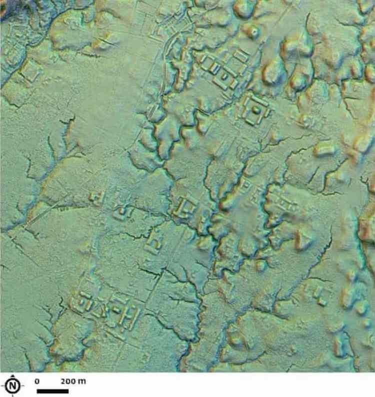 <p>LiDar (ışık algılama ve menzil belirleme) teknolojisi sayesinde uzmanlar, yağmur ormanlarının uçsuz bucaksız örtüsü tarafından yutulmuş "karmaşık bir yapı ve yol ağını" ortaya çıkardı.</p>