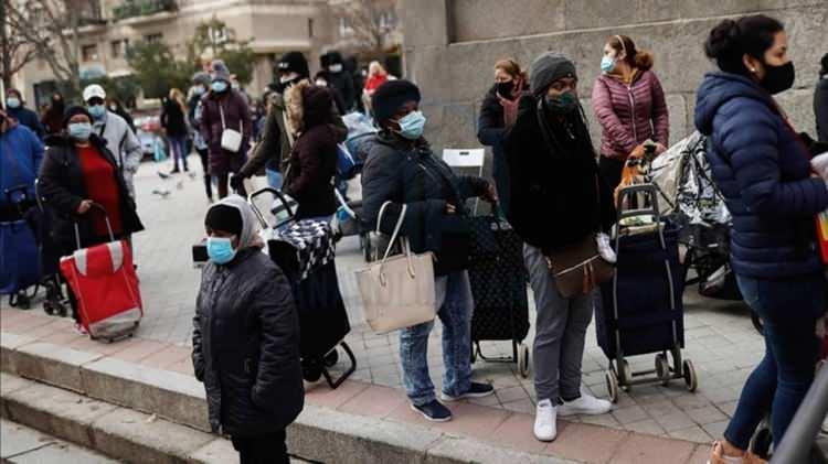 <p>Bu ülkelerde gözlemlenebilecek eğilimlerden birisi, yüksek düzeydeki gelir eşitsizliğidir. Son yıllardaki bir miktar ekonomik büyümeye rağmen yoksulluk oranları, özellikle temel altyapı ve hizmetlere erişimin sınırlı olduğu kırsal alanlarda hala yüksektir. Siyasi istikrarsızlık ve yolsuzluk da bu ülkelerdeki kalıcı katkıda bulunuyor. Ayrıca, eğitimli bireylerin daha iyi ekonomik fırsatlar için diğer ülkelere beyin göçü yapması da nitelikli insan gücünü düşürdüğünden zaten zor durumdaki ekonominin giderek kötüleşmesine yol açıyor.</p>

