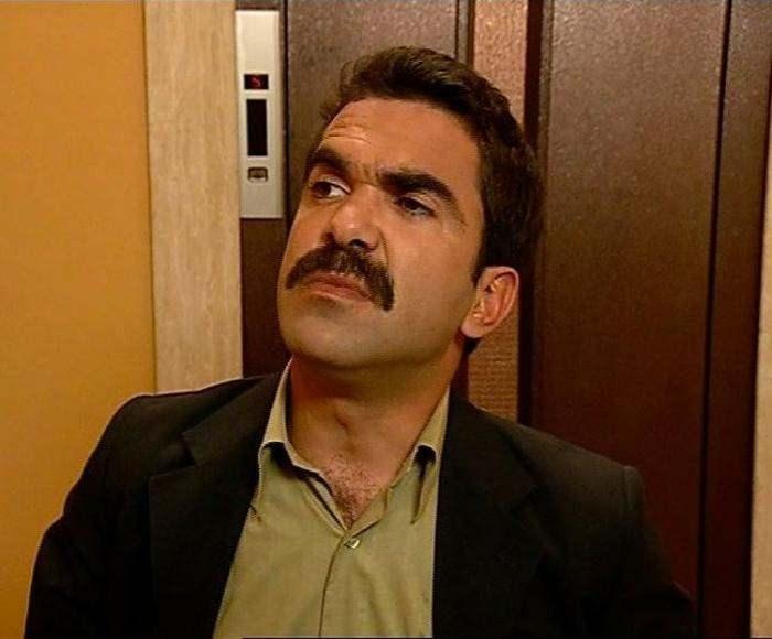 <p>Pınar Altuğ, Tamer Karadağlı ve Zeyno Günenç gibi isimlerle başrollerini paylaştığı dizide seslendirdiği 'Çaylar' repliğiyle izleyicilerin sevgisini kazanan Özmol, son olarak Atv ekranlarında yayınlanan "Kuruluş Osman" dizisinde 'Gürbüz Alp' karakterini canlandırarak seyircinin karşısına çıktı.</p>
