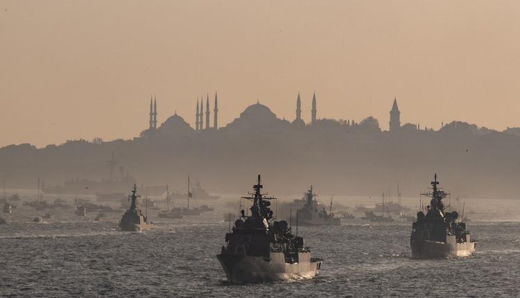 <p>Destek gemileriyle daha uzun süre denizde kalabilmek <strong>‘kara bağlantımız olmayan’ </strong>ülkelerde de menfaatlerimizi korumamız adına önemli bir güç çarpanı.</p>
