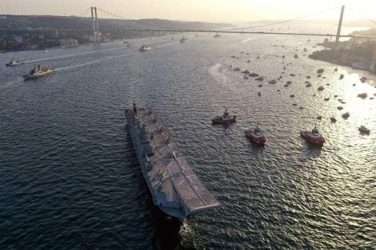 <p>Aynı gün teslim edilen ve hepsi birbirinden değerli bu platformlar farklı bölgelerde bayrağımızı gösterecek.</p>
<p> </p>
<p>İşte bu tabloyu <strong>‘Donanmamızın ufukta yükselişi’</strong> olarak görebiliriz.</p>