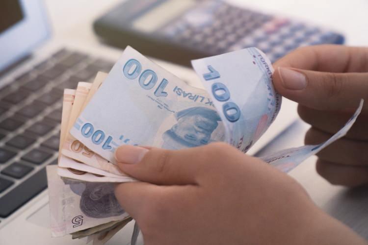 <p>Kök maaş: 8.000,00<br />
Yüzde 37,57: 11.005<br />
Yüzde 42,6: 11.408<br />
Yüzde 4 ek zamlı: 11.864</p>