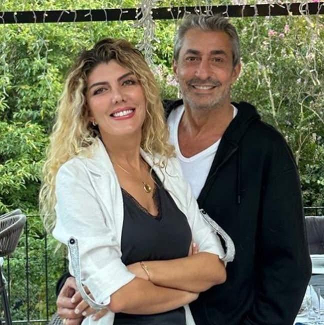 <p><span style="color:#008080"><strong>20 yıllık evliliği aile saadetiyle ilgi çeken Petekkaya, oğlu Cano'yu paylaştı.</strong></span></p>