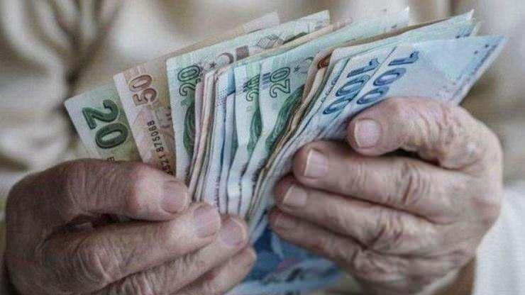 <p>Bağ-Kur'luların emekli olabilmeleri için doldurmaları gereken prim gün sayısının 9 binden 7 bin 200'e düşürülmesine ilişkin bir soruya Işıkhan, "Onu Orta Vadeli Plan'da hayata geçireceğiz, sıkıntı yok. O söz mutlaka yerine gelecek ama bütçe disiplininden de çok uzaklaşmamamız gerekiyor. Kadınlara prim desteğini de gündemimize alacağız tabii ki." yanıtını verdi.</p>