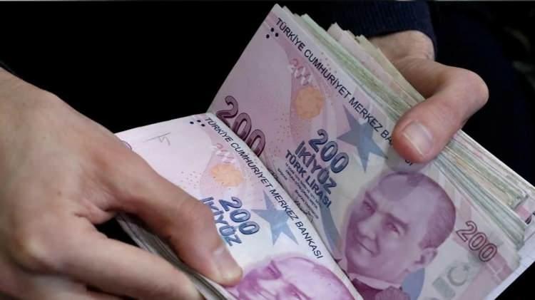 <p><strong>ZİRAAT BANKASI-</strong></p>

<p> </p>

<p>SGK (Emekli Sandığı, SSK, Bağ-Kur) emekli maaş ödemelerini Bankamız aracılığı ile alan müşterilerimize Bankamızca; 3.500 TL altında emekli aylığı alanlara 3.000 TL, 3.500 TL ila 7.500 TL arasında emekli aylığı alanlara 3.500 TL, 7.500 TL ila 10.000 TL arasında emekli aylığı alanlara 4.500 TL, 10.000 TL üzerinde emekli aylığı alanlara 5.000 TL tutarında olmak üzere, 3 yıllık peşin promosyon ödemesi yapılmaktadır.</p>
