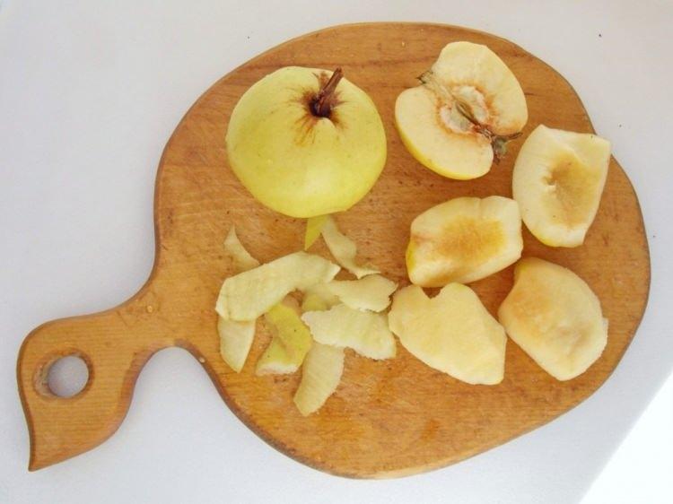 <p>Uyumadan ayva yemenin faydaları arasında g&ouml;ğs&uuml; yumuşatarak &ouml;ks&uuml;r&uuml;ğ&uuml; engellemesi bulunur.</p>
