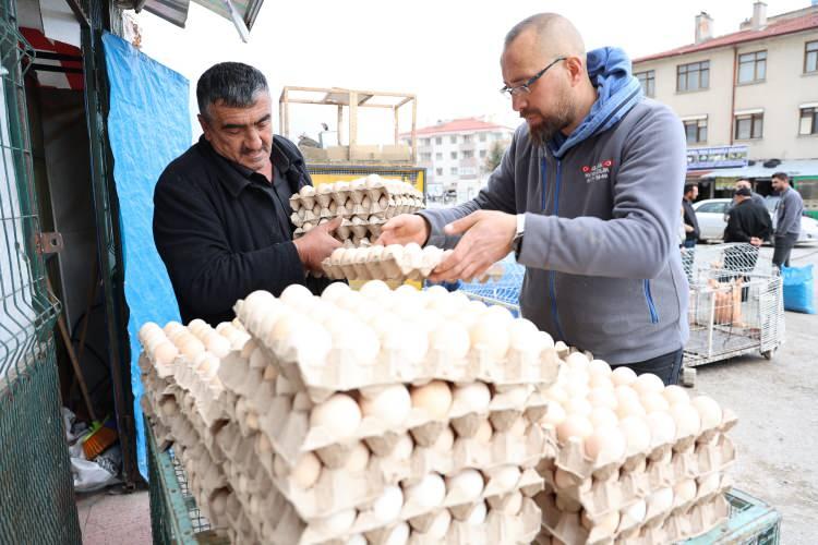 <p>Gezinti sırasında Kasalak’ın bir arkadaşı tarafından kendisinin videosunun çekilerek sosyal medya platformlarından paylaşılmasının ardından büyük beğeni toplandı.</p>