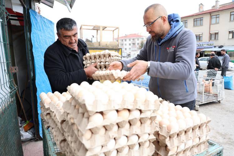 <p>Gezinti sırasında Kasalak’ın bir arkadaşı tarafından kendisinin videosunun çekilerek sosyal medya platformlarından paylaşılmasının ardından büyük beğeni toplandı.</p>
