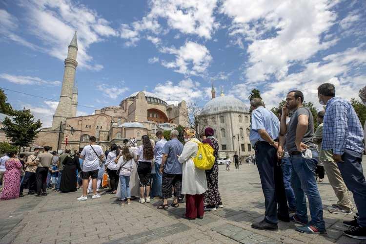 <p>Tarihi camiye turistik amaçla gelen yabancılardan alınacak gişe ücreti iste 25 euro olacak.</p>

<p> </p>
