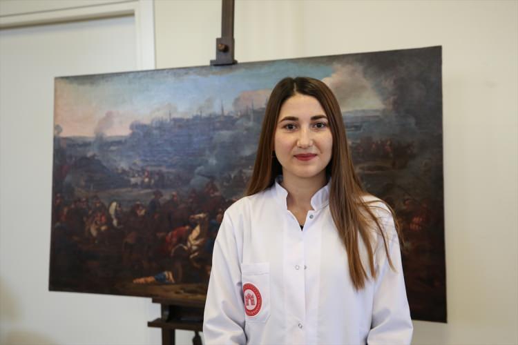 <p>&nbsp;"Bu eserlere dokunuyor olabilmek beni &ccedil;ok &ouml;zel hissettiriyor"</p>

<p>Restorat&ouml;r ve Konservat&ouml;r Fadimana Karabucak Yılmaz da, kullandıkları malzemelerin geri d&ouml;n&uuml;ş&uuml;ml&uuml; olmasının &ccedil;ok &ouml;nemli olduğunu vurguladı.</p>
