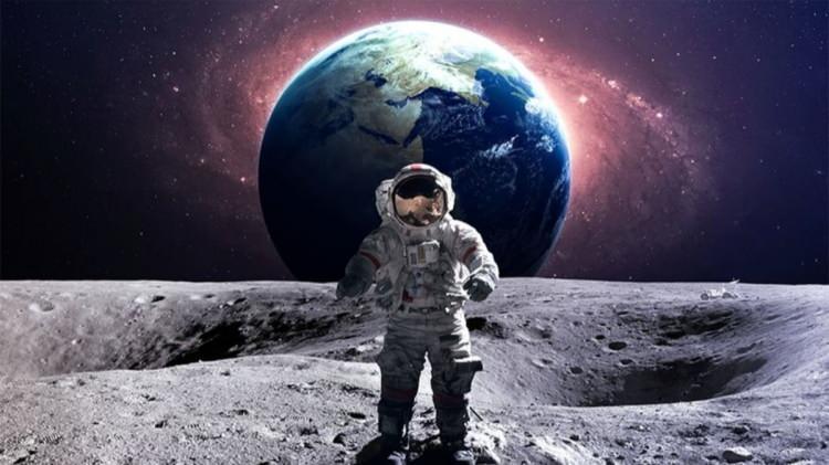 <p>Daily Mail'in haberine göre, komplo teorisyenleri NASA'nın Ay'a çıktığı görüntüleri Dünya'daki bir stüdyoda çektiğine ve bu görüntülerin yayınlandığına inanıyor.</p>
