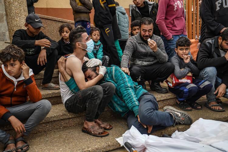 <p>Başta ABD olmak üzere İsrail'in saldırılarına açıktan veya dolaylı destek veren Batılı ülkeler, İsrail'in Hristiyanlara ve ibadethanelerine yönelik saldırılarına da ciddi tepki vermedi.</p>
<p>ABD, İngiltere ve Fransa gibi ülkeler yalnızca saldırılara dair "endişelerini" dile getirmekle yetindi.</p>
