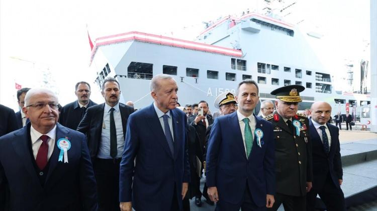 <p>Mavi Vatan'da yeni bir döneme adım atılırken, üstün özellikleriyle dikkatleri üzerine çeken 4 yeni platform Türk Deniz Kuvvetleri'ne teslim edildi.</p>
