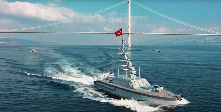<p>Savunma Sanayii Başkanlığı koordinasyonunda ASELSAN ve SEFİNE Tersanesi iş birliğinde yerli ve milli olarak geliştirilen Marlin'in, kıyı veya açık denizde savunma ve taarruz maksatlı deniz harbi operasyonlarında kullanılması planlanıyor.</p>