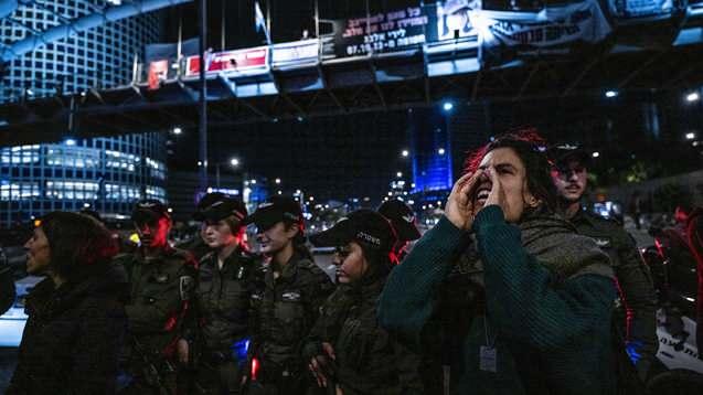 <p><strong>'İSRAİL'E ARTIK YETER DEMEK İÇİN BURADAYIZ'</strong></p>

<p> </p>

<p>Soy ismini açıklamak istemeyen Amber,<strong> "İsrail hükümetine 'Artık yeter' demek için buradayız. </strong></p>
