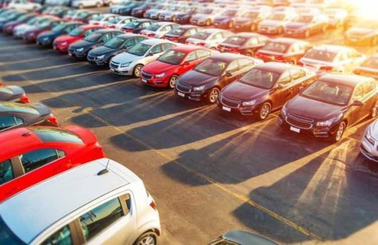 <p>Konuyla ilgili İstanbul Motorlu Araç Satıcıları Derneği (İMAS) Başkanı Hayrettin Ertemel, açıklamalarda bulundu.</p>
<p>Ertemel, piyasada en çok talep gören modelleri de sıraladı. İşte detaylar...</p>