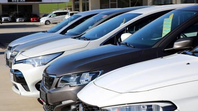 <p>‘PİYASANIN YÜZDE 75’İ 5 YAŞ VE ÜZERİ ARAÇLAR’</p>
<p> </p>
<p>Yine B Segment Hatchback otomobiller de en çok tercih edilen araçlar arasında. Model yılı olarak değerlendirdiğimizde pazarın ortalama %75’i 5 yaş ve üzeri araçlara ait. Bu dilimde de en büyük payı 10 yaş ve üzeri araçlar alıyor. </p>
<p> </p>