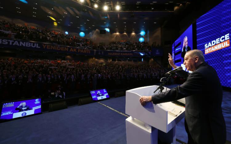 <p>Cumhurbaşkanı Erdoğan'ın programda, 37'si AK Parti, 2'si MHP olmak üzere 39 ilçenin belediye başkan adayını açıkladı.</p>
<p> </p>
