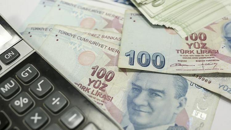 <p>Cumhurbaşkanı Recep Tayyip Erdoğan 7500 lira olan en düşük emekli maaşının 10 bin lira olduğunu duyurdu. </p>

