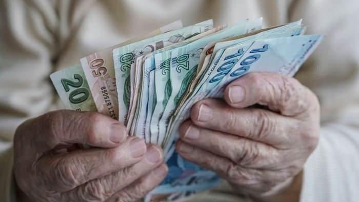 <p>Cumhurbaşkanı Recep Tayyip Erdoğan 7500 lira olan en düşük emekli maaşının 10 bin lira olduğunu açıkladı. Peki diğer SSK ve Bağkur emeklilerinin zam oranı ne kadar oldu? Kim ne kadar maaş alacak? </p>

