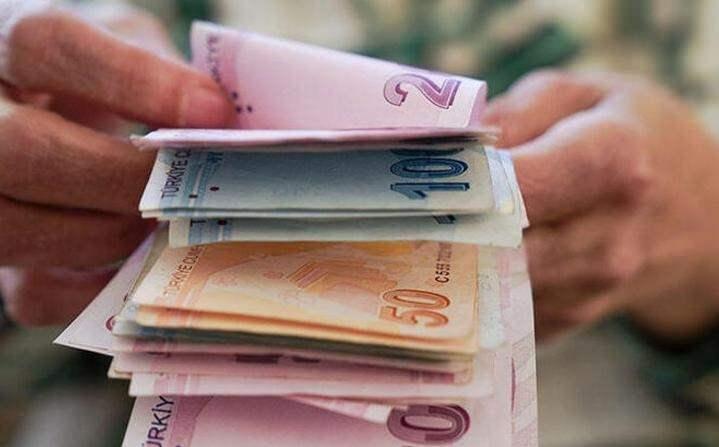<p>ARALIK MAAŞI:<strong> 8.000,00</strong></p>
<p>Yüzde 37.57 zamlı maaş: 11.005,60<br />
Yüzde 42.6 zamlı maaş:<strong> 11.408,00</strong></p>