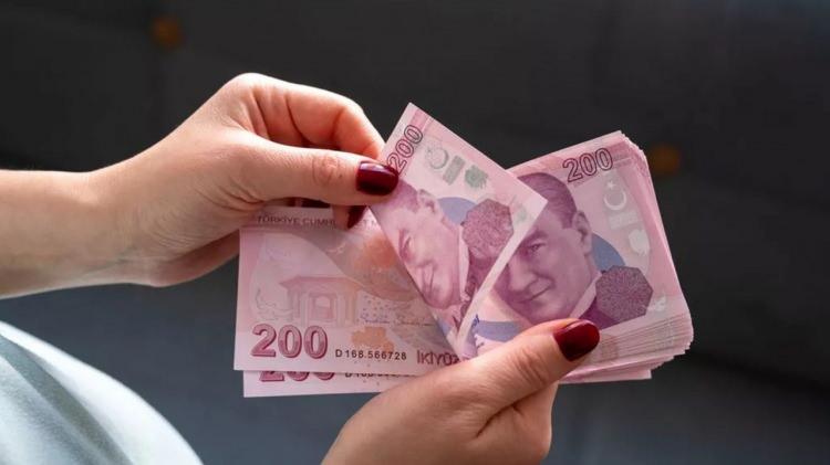 <p>ARALIK MAAŞI: <strong>8.700,00</strong></p>

<p>Yüzde 37.57 zamlı maaş: 11.968,59<br />
Yüzde 42.6 zamlı maaş: <strong>12.406,20</strong></p>
