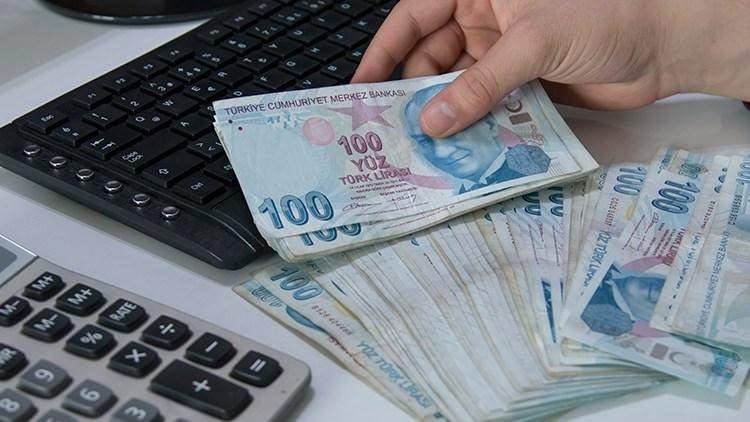 <p>ARALIK MAAŞI:<strong> 9.900,00</strong></p>
<p>Yüzde 37.57 zamlı maaş: 13.619,43<br />
Yüzde 42.6 zamlı maaş:<strong> 14.117,40</strong></p>
