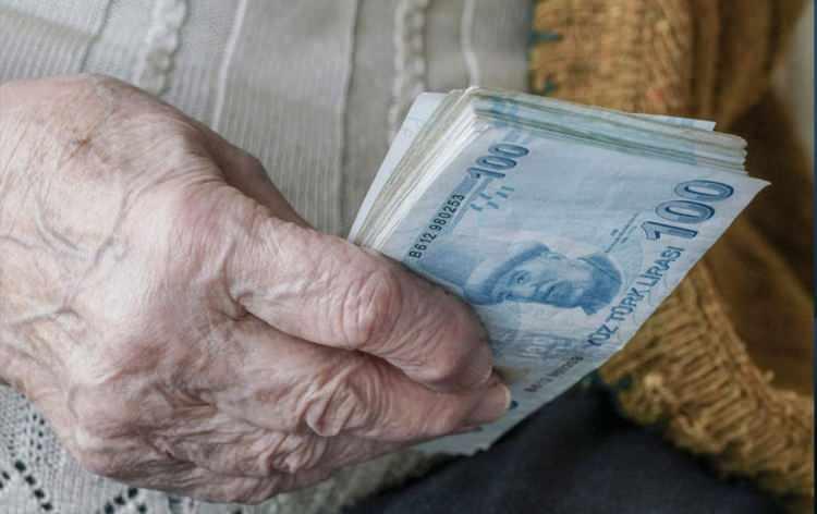 <p>ARALIK MAAŞI: <strong>11.000,00</strong></p>
<p>Yüzde 57 zamlı maaş: 15.132,70<br />
Yüzde 42.6 zamlı maaş:<strong> 15.686,00</strong></p>