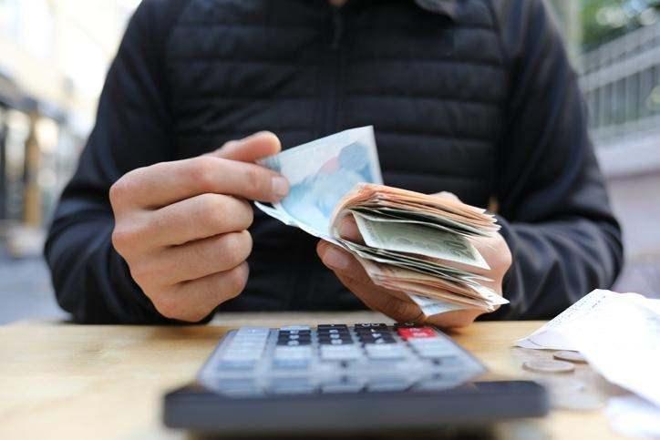 <p>ARALIK MAAŞI: <strong>11.600,00</strong></p>
<p>Yüzde 37.57 zamlı maaş: 15.958,12<br />
Yüzde 42.6 zamlı maaş:<strong> 16.541,60</strong></p>